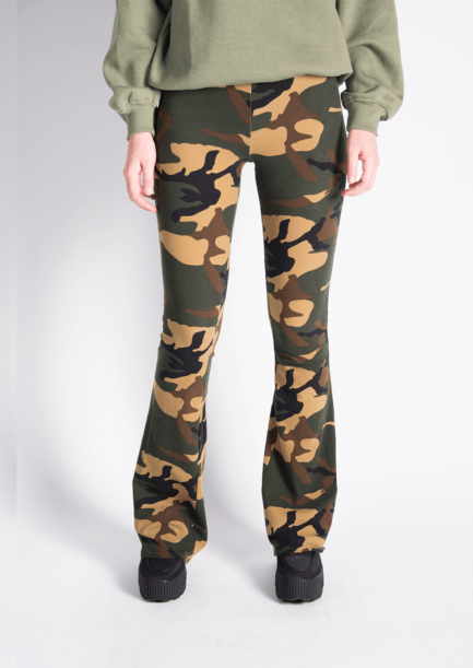 Soft flared pants - camouflage print - voorkant