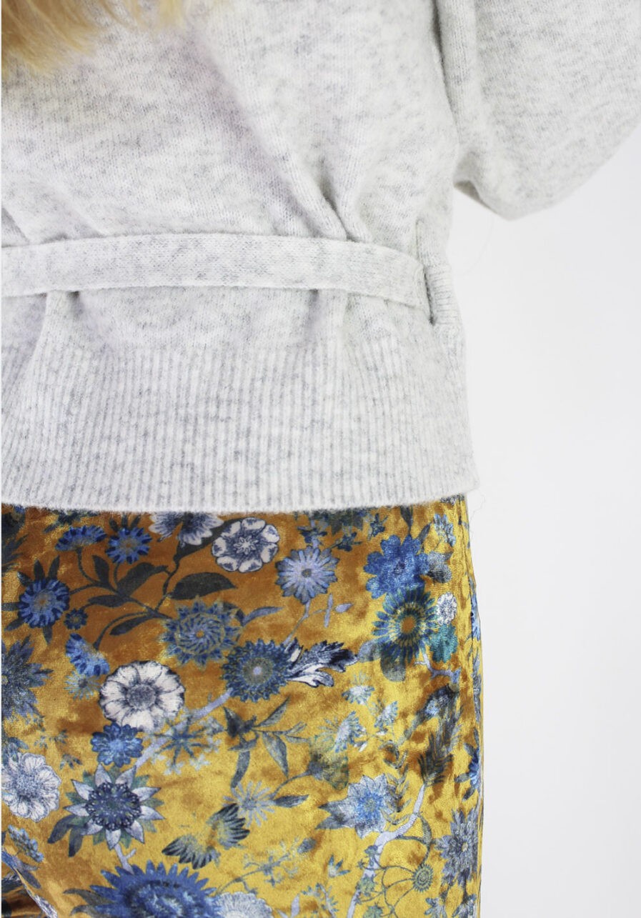 Velvet flared pants met bloemen - goud - close up